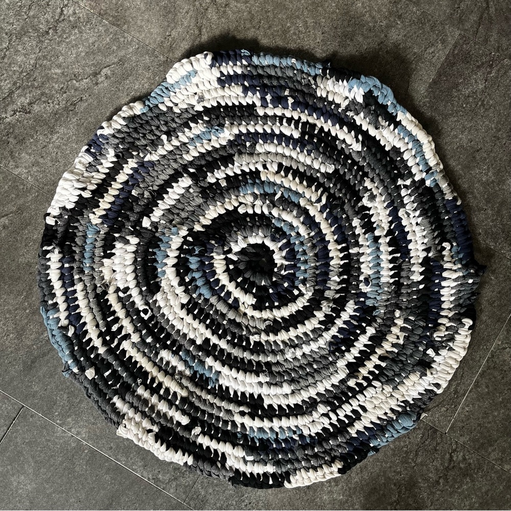 Handmade "Rag" Rug - Picture 3 of 4